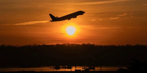 Επιβατικό αεροσκάφος εν πτήσει