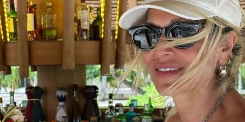 Η Άννα Βίσση απολαμβάνει στιγμές χαλάρωσης στο νησί του Μάρλον Μπράντο