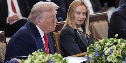Ο Ντόναλντ Τραμπ και η Τζόρτζια Μελόνι στη διάρκεια συνάντησης τους  στον Λευκό Οίκο, Ουάσιγκτον, 18 Αυγούστου 2025 (AP Photo/Alex Brandon)