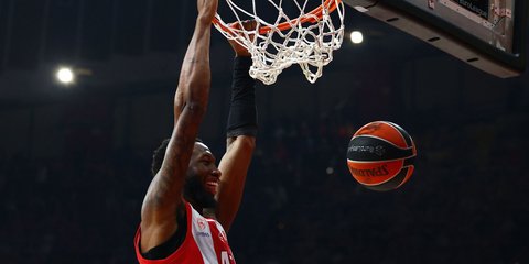 Ο Ντόντα Χολ καρφώνει στο ΣΕΦ