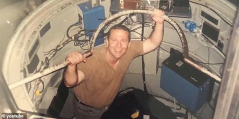 Ο Μάικλ Χικς,  ερευνητής στο Εργαστήριο Αεριώθησης (JPL) της NASA, πριν από τον θάνατό του το 2023