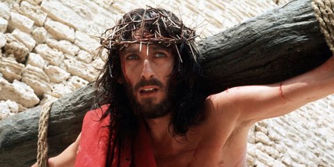 Ο Ρόμπερτ Πάουελ θεωρείται η τέλεια επιλoγή για τo ρόλo τoυ Iησoύ.