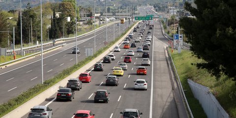 Easter Return Gridlock Chokes Greek Highways as Hundreds of Thousands Head Back to Athens