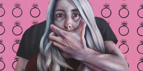 κοπέλα χερι στο στομα 