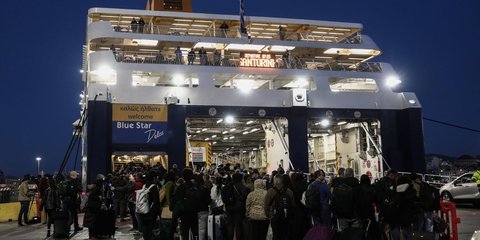 ΕΞΟΔΟΣ ΤΩΝ ΕΚΔΡΟΜΕΩΝ ΤΟΥ ΠΑΣΧΑ ΑΠΟ ΤΟ ΛΙΜΑΝΙ ΤΟΥ ΠΕΙΡΑΙΑ