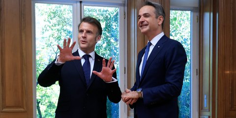 Εμανουέλ Μακρόν και Κυριάκος Μητσοτάκης στο Μέγαρο Μαξίμου