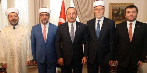 Ο Μεβλούτ Τσαβούσογλου στην Κομοτηνή με τους αυτοαποκαλούμενους μουφτήδες