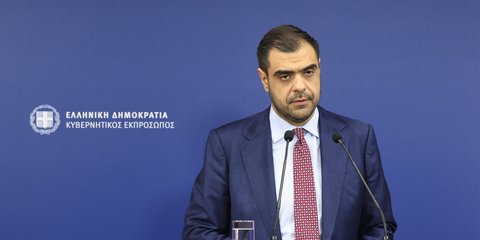 Ο Παύλος Μαρινάκης στην ενημέρωση των ΜΜΕ