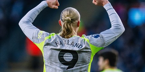 Ακόμα μία σπουδαία νίκη για τη Μάντσεστερ Σίτι που είναι πλέον πρώτη στη βαθμολογία της Premier League