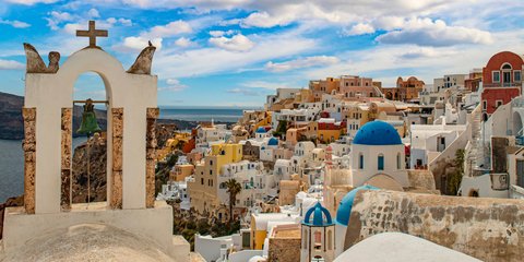 σαντορινη χρωματιστοι τρούλοι