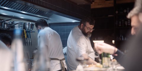 Ανοιχτή κουζίνα σεφ Θωμάς Μάτσας Thirio Σύνταγμα