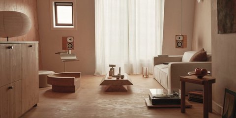 Πώς ένας αρχιτέκτονας επαναπροσδιόρισε το σπίτι του μέσα από τη ζεστασιά του ξύλου