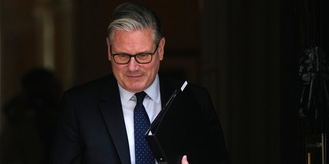 Ο Βρετανός πρωθυπουργός Κιρ Στάρμερ προβληματισμένος