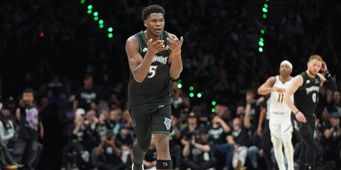 Ο Άντονι Έντουαρντς πανηγυρίζει στην αναμέτρηση Τίμεργουλβς - Νάγκετς