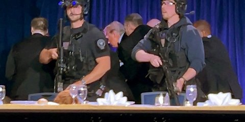 Η στιγμή που οι μυστικοί πράκτορες παίρνουν σηκωτό τον Τραμπ