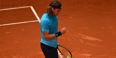 Ο Στέφανος Τσιτσιπάς πανηγυρίζει για τη νίκη του στο Madrid Open