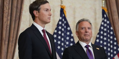 Ο ειδικός απεσταλμένος του προέδρου Ντόναλντ Τραμπ, Στιβ Γουίτκοφ και ο γαμπρός του, Τζάρεντ Κούσνερ