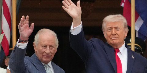 Ο Βασιλιάς Κάρολος Γ΄ μαζί με τον Ντόναλντ Τραμπ στον Λευκό Οίκο