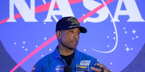 Ο Βίκτορ Γκλόβερ