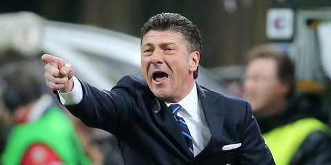 Ο Βάλτερ Ματσάρι δίνει οδηγίες σε παλιότερο αγώνα