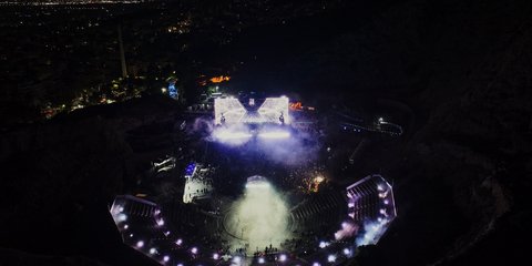 Το live των Adriatique στο Θέατρο Πέτρας