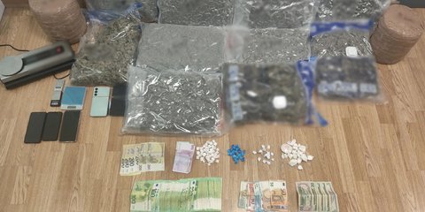 Τρεις συλλήψεις για διακίνηση ναρκωτικών στην Αττική