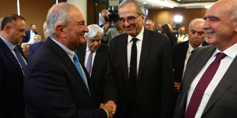 Χειραψία Καραμανλή-Σαμαρά