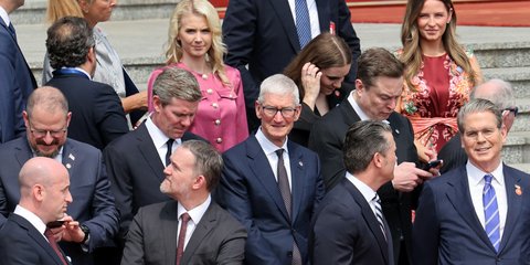 H αμερικανική αντιπροσωπεία που συνοδεύει  τον Τραμπ στο Πεκίνο