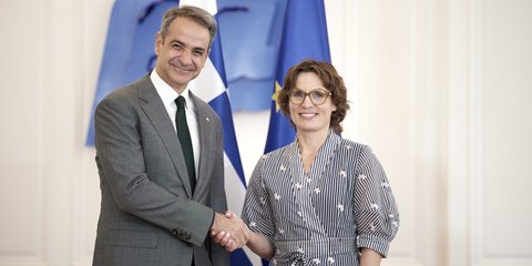 Συνάντηση Μητσοτάκη με την Ευρωπαία Επίτροπο Περιβάλλοντος -«Πάνω από 600 εκατ. οι επενδύσεις στα δάση μας»