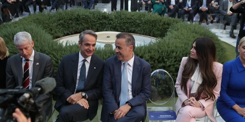 Κυριάκος Μητσοτάκης, Σταύρος Παπασταύρου, Κίμπερλι Γκίλφοϊλ