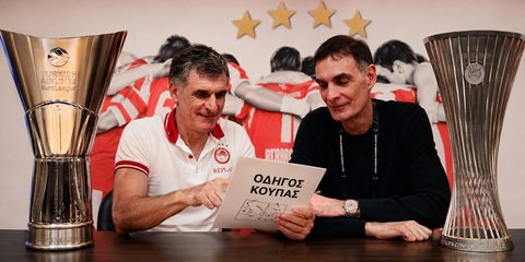 O Χοσέ Λουίς Μεντιλίμπαρ δίνει τις συμβουλές του στον Γιώργο Μπαρτζώκα ενόψει του Final Four της Euroleague