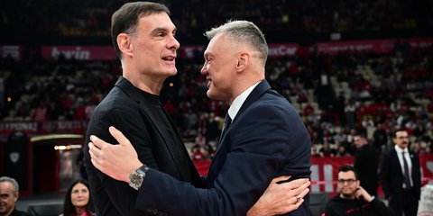 Ο θερμός εναγκαλισμός του Γιώργου Μπαρτζώκα με τον Σάρας Γιασικεβίτσους