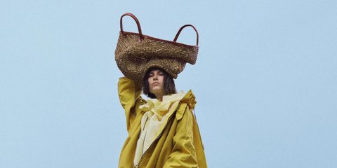 Από ένα μικρό χωριό στον Dior: Η 28χρονη που μάγεψε τον γαλλικό οίκο με την παράδοση του τόπου της