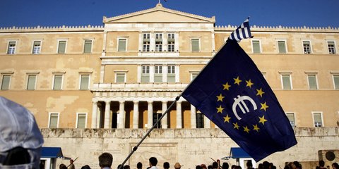 Πολλές φορές η πλατεία Συντάγματος έγινε πεδίο συγκεντρώσεων 