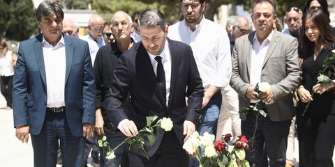 Πολιτικό μνημόσυνο στο Α' Νεκροταφείο, ποιοι έδωσαν το «παρών»