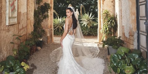 H Dua Lipa με νυφικό Chanel 