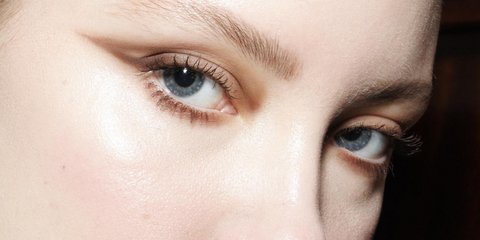 κοντινή λήψη γυναίκα eyeliner