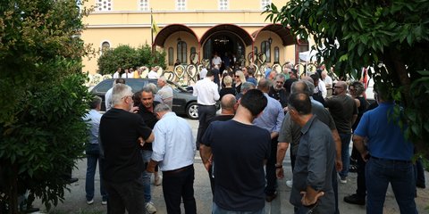 Πλήθος κόσμου στον Άγιο Παντελεήμονα Λιβαδειάς για το τελευταίο αντίο στον Τάκη Γκώνια