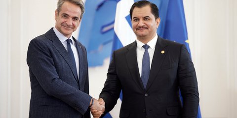 Συνάντηση Μητσοτάκη με τον υπαρχηγό του Εθνικού Στρατού της Λιβύης Σαντάμ Χαφτάρ -Στο επίκεντρο θαλάσσιες ζώνες και μεταναστευτικό