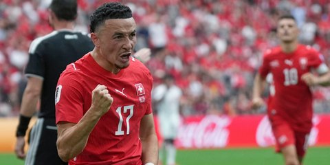 Ο Βάργκας πανηγυρίζει το 1-0 της Ελβετίας