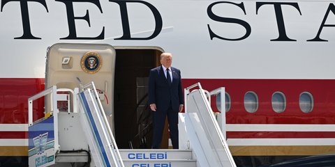 Ο Ντόναλντ Τραμπ στο νέο Air Force One