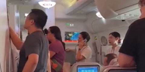 Επιβάτες πτήσης εγκλωβίστηκαν επί 10 ώρες μέσα σε αεροπλάνο