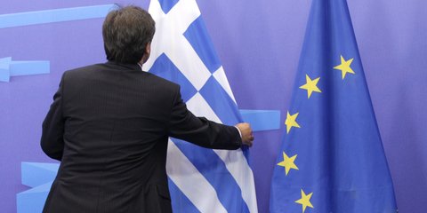 Οι σημαίες της Ελλάδας και της ΕΕ