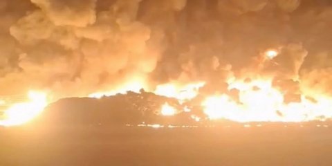 Massive Fire Engulfs Recycling Plant in Larissa