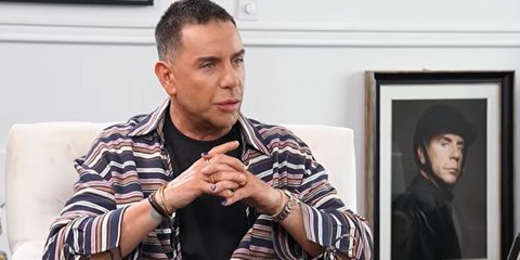 Ο τραγουδιστής Γιώργος Μαζωνάκης 
