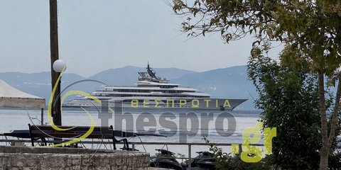Σύβοτα: «Έδεσαν» δύο πλωτά παλάτια συνολικής αξίας άνω του 1 δισ. δολαρίων