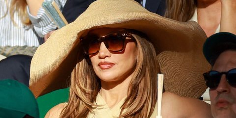 H Τζένιφερ Λόπεζ με ένα εντυπωσιακό Ralph Lauren καπέλο μαγνητίζει τα βλέμματα στο Wimbledon