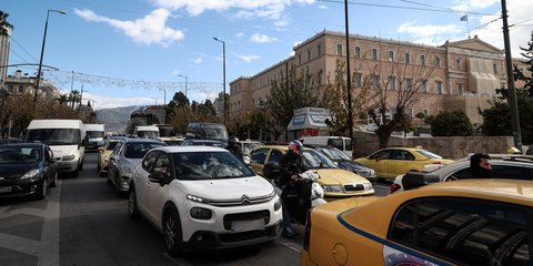 Κίνηση οχημάτων στο κέντρο της Αθήνας