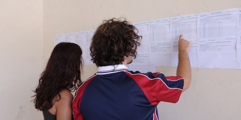 Πανελλήνιες, τι δείχνουν οι φετινές βάσεις