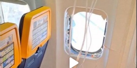 Θρίλερ σε αεροσκάφος της Ryanair από Θεσσαλονίκη για Μόναχο: Έσπασε το παράθυρο την ώρα της πτήσης